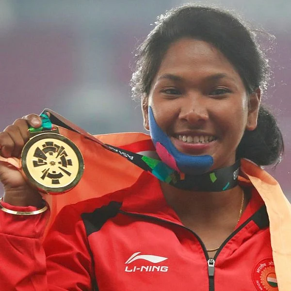 ஆறு விரல்கள் கைப்பற்றிய தங்கம் - இந்தியாவின் முதல் ஹெப்டத்லான் சாம்பியன் ஸ்வப்னா!