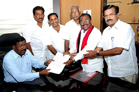 சோகத்துடன் வேட்புமனு செய்த மதுரை தே.மு.தி.க. வேட்பாளர்!