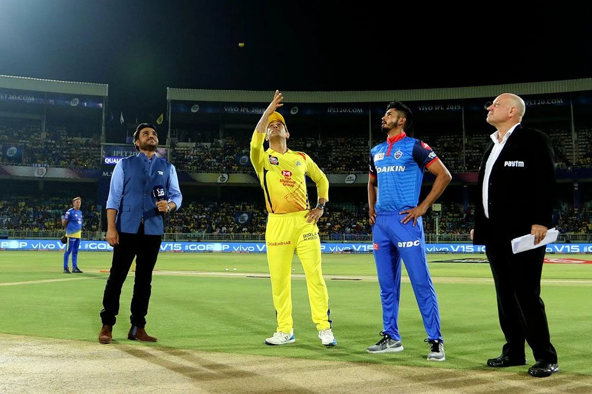 `தல'க்குக் கைகொடுத்த பூ; டாடிஸ் ஆர்மி vs கிட்ஸ் ஆர்மி! - #CSKvsDC டாஸ் சுவாரஸ்யங்கள்