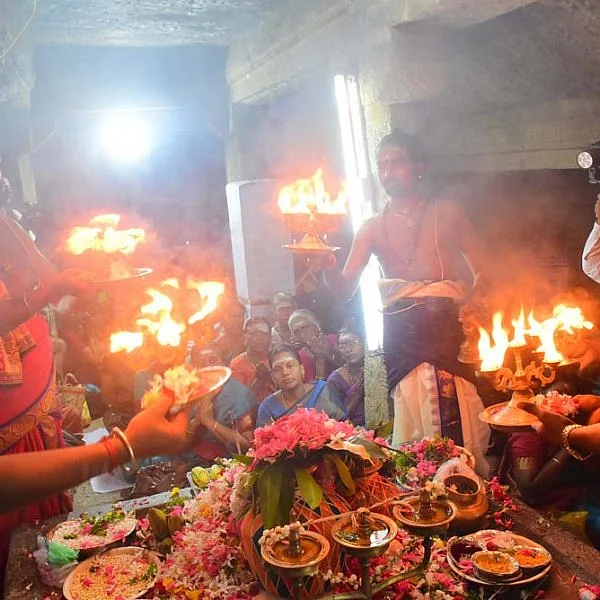 144 ஆண்டுகளுக்கு பின் நெல்லை குறுக்குதுறை முருகன் கோவில் ஆற்றின் படித்துறையில் நடந்த தாமிரபரணி புஷ்கரணி விழா... படங்கள் - எல்.ராஜேந்திரன்
