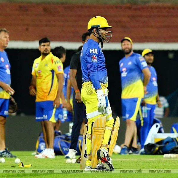 `தோனிக்கு ஹெல்ப் பண்ணுங்கப்பா!' - சென்னை ஐ.ஐ.டி-யின் `வாவ்' கேள்வி... தம்ஸ் அப் காட்டிய ஐசிசி!