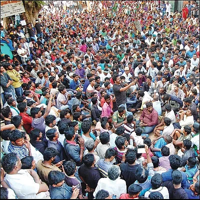 விஜயேந்திர பிதாரி பற்ற வைத்த தீ!