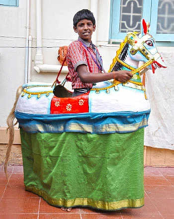 ஒரு குருவி முட்டையில் ஒன்பது விநாயகர்!