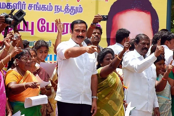 'வெடிச்சு போற கிரைண்டர், ஓடாத ஃபேன், ஷாக் அடிக்கிற மிக்ஸி!'