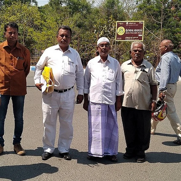 கூலித் தொழிலாளர்களுக்கும் ஊதியத்துடன் விடுமுறை! - சுயேச்சை வேட்பாளரின் கோரிக்கை விசாரணைக்கு ஏற்பு