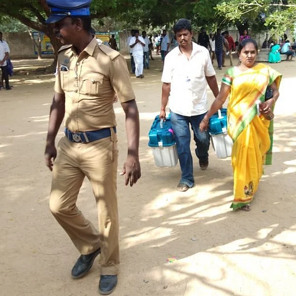 `மை வைத்துவிட்டனர்; ஓட்டு போட முடியவில்லை!' - அ.ம.மு.க வேட்பாளருக்கு அதிர்ச்சிகொடுத்த அதிகாரிகள்