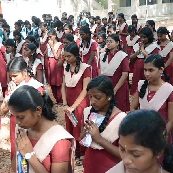 மாணவர்கள்