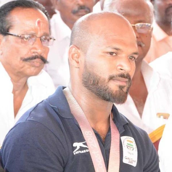 காமன்வெல்த் பளு தூக்கும் போட்டியில் தங்கம் வென்ற சதீஸ் சிவலிங்கத்துக்கு அவரது சொந்த ஊரான வேலூரில் மாவட்ட நிர்வாக சார்பில் பிரமாண்ட பாராட்டுவிழா... படங்கள் - ச.வெங்கடேசன்