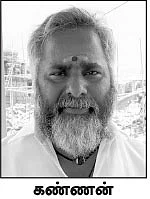 ரஜினியின் சென்டிமென்ட் கோயில்... கட்டி முடிக்கும் சசிகலா!
