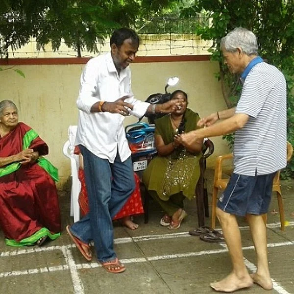 “ராதா மட்டுமில்லை... அல்சைமரால பாதிக்கப்பட்ட எல்லாருமே குழந்தைங்கதான்!” - #WorldAlzheimersDay