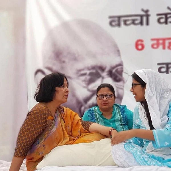 “பிரதமர் நாடு திரும்பும்வரை உண்ணாவிரதம்!’’ கத்துவா சிறுமிக்காகப் போராடும் ஸ்வாதி மலிவால் #BetiKhatreMeinHai