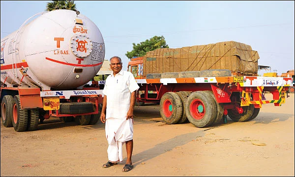 அன்று க்ளீனர்... இன்று முதலாளி! - வியக்கவைக்கும் ஃப்ளாஷ்பேக்...