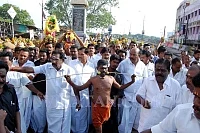 ஜெயலலிதா விடுதலைக்காக மதுரையில் அமைச்சர் செல்லூர் ராஜு நடத்திய காவடி திருவிழா - சிறப்பு புகைப்படத் தொகுப்பு