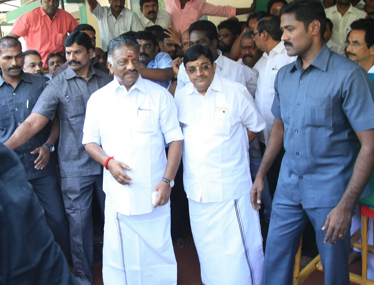 ஆளுநரிடம் ஆட்சியமைக்க உரிமை கோரினார் எடப்பாடி பழனிச்சாமி #OPSvsSasikala #LiveUpdates