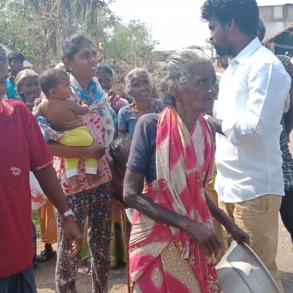 ``எதை நம்பி இனிமே வாழுறதுன்னே எங்களுக்குத் தெரியலை தாயீ!" - கஜா புயல் பாதிப்பினால் தவிக்கும் மக்கள்