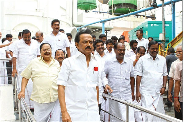 அமைச்சர் முறுக்... எடப்பாடி சுருக்! - சட்டசபை ‘செல்லங்கள்’