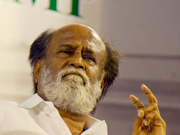 `வருத்தம்தான், ஆனாலும் வரவேற்கிறோம்’ ’வரவே மாட்டேன்’ அறிவிப்பும், ரஜினி ரசிகர்களின் ரியாக்ஷனும்!