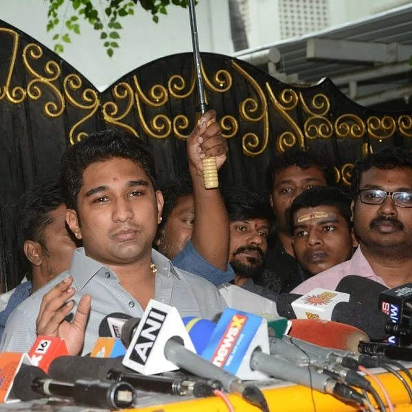 செம்மரக்கடத்தல் வழக்கில் சிக்கி சிறையில் இருந்த விவேக் ஜெயராமனின் மாமனார் மரணம்!