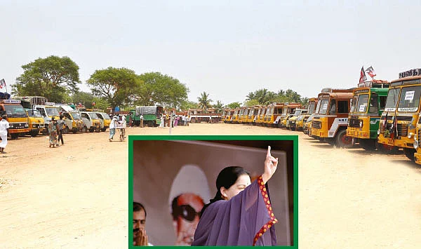 வெள்ளை நிற தாவணி.. பச்சை நிற பாவாடை...