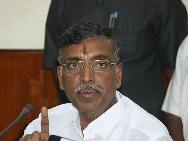 அமைச்சர் கே.பி.அன்பழகனுக்கு கொரோனா! -அதிர்ச்சி கொடுத்த ஆலோசனைக் கூட்டம்