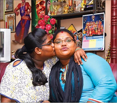 அசத்தல் அம்மா - மகள்: என் அம்மா எனக்குக் குழந்தை மாதிரி!