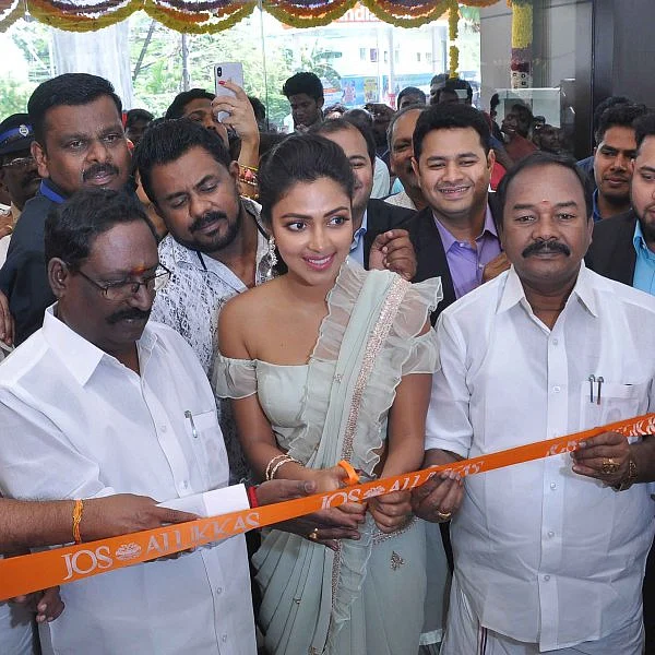 நகை கடை திறப்பு விழாவில் நடிகை அமலாபால்... படங்கள்: க.தனசேகரன்