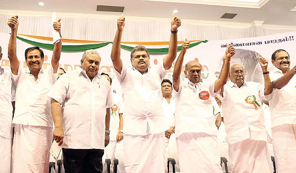 முப்பது ஆண்டுகளாக பார்க்க முடியாத நிர்வாகிகளைப் பார்க்கிறோம் !