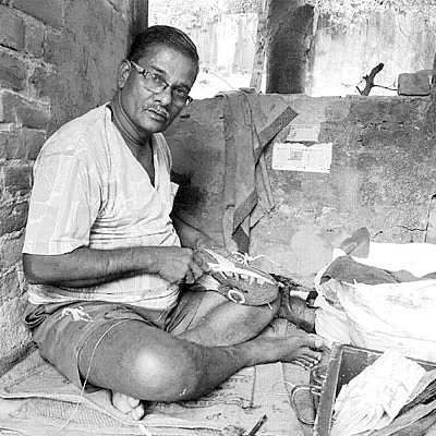 நாய் குரைத்தது; மனிதர் போலிருந்தவர்களோ கடித்தார்கள்... - ஆதவன் தீட்சண்யா