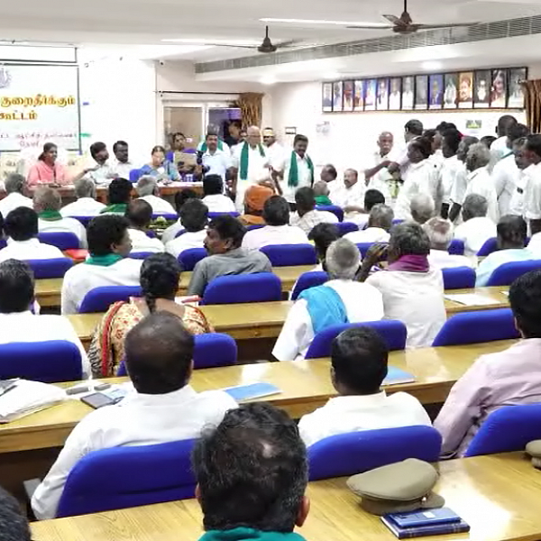 `எங்க பயிரைக் காப்பாத்த இந்த நடவடிக்கை எடுங்க!’ - தேனி கலெக்டருக்கு ஆலோசனை சொன்ன விவசாயிகள்