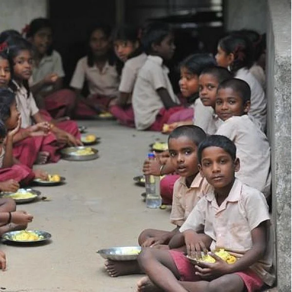``சத்துணவு முட்டை டெண்டர் விதிமுறைகள் வரவேற்கத்தக்கது!'' - நாமக்கல் கோழிப் பண்ணையாளர்கள்