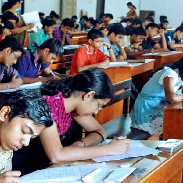 தொலைதூரக் கல்வி... தமிழகத்தில் நான்கு பல்கலைக்கழகங்களில் மட்டுமே அனுமதி, ஏன்?!