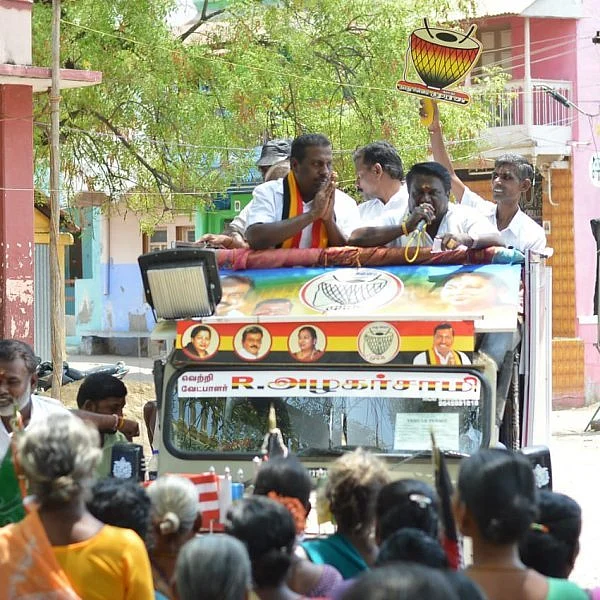 `நான் கஷ்டப்பட்ட குடும்பத்திலிருந்து வந்தவன்' - மோடி பாணியில் வாக்கு சேகரிக்கும் தே.மு.தி.க வேட்பாளர்!