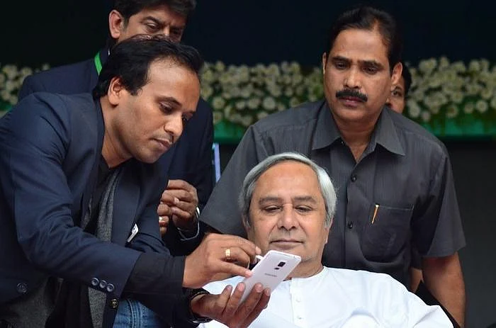 பணிந்தது ஃபானி... அங்கே நவீன் இருக்கிறார்!