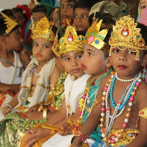 க்யூட் சுட்டி கிருஷ்ணர்களின் குறும்புத்தனங்கள்... வேலம்மாள் வித்யாலயா இணைப்புப் பள்ளியில் கிருஷ்ண ஜெயந்தி விழா! படங்கள்: ராகேஷ் பெ