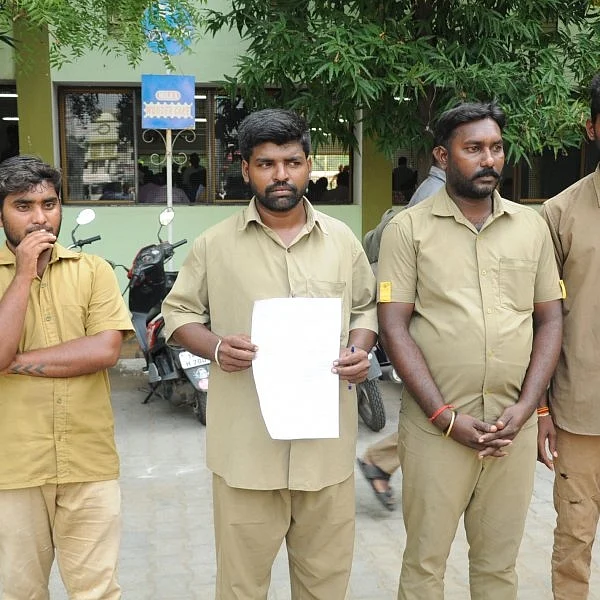 ’சித்ரவதை செய்யும் மாநகராட்சி மேஸ்திரிகள்’ ; ஆட்சியரிடம் கதறிய மலேரிய பணியாளர்கள்!