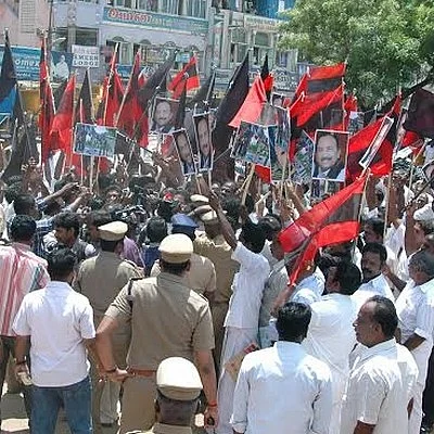 பிரபாகரன் சிலை அகற்றப்பட்டதை கண்டித்து, மதிமுக, நாம் தமிழர் கட்சி ஆர்ப்பாட்டம்!