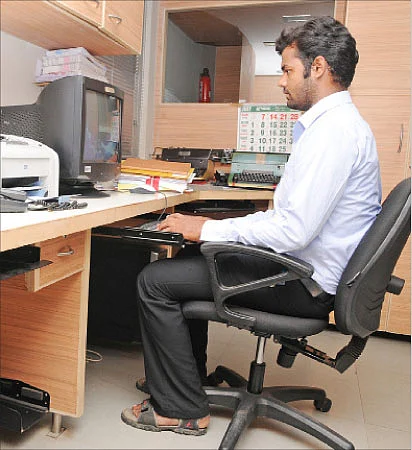 அமர்ந்தே இருந்தாலும் ஆபத்துதான்!