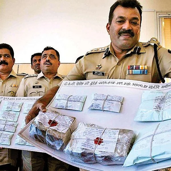 `கோடிகளில் வைரங்கள் கொள்ளை; கும்பமேளாவில் சாது வேடம்!’ - போலீஸில் சிக்கிய பலே திருடன்