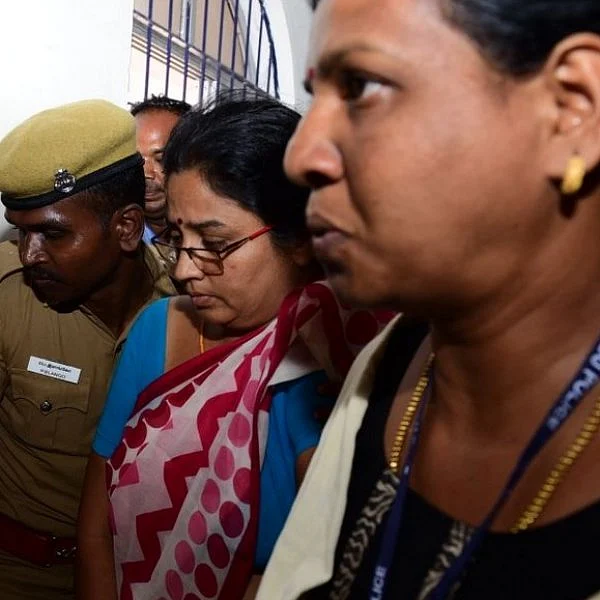 மூன்று நிமிட வீடியோ... வாட்ஸ்அப்பில் பறக்கும் நிர்மலா தேவி விசாரணை!