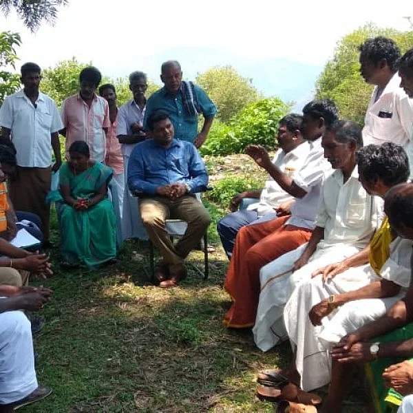 “ஏன் ஓட்டுப் போடவில்லை?” விளக்கம் கேட்ட அதிகாரிகளுக்கு விருந்து படைத்த மலைக்கிராம மக்கள்!