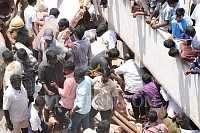 சென்னை அடுக்குமாடி கட்டிடம் இடிந்து விபத்து, மீட்பு பணி - புகைப்படத் தொகுப்பு