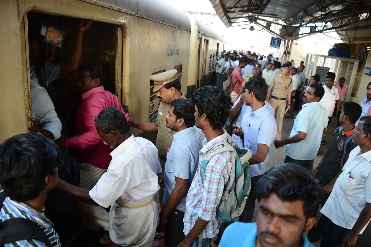 மாணவர்கள் மோதல் விவகாரம்..! காயமடைந்தவர்களிடம் காவல்துறை விசாரணை