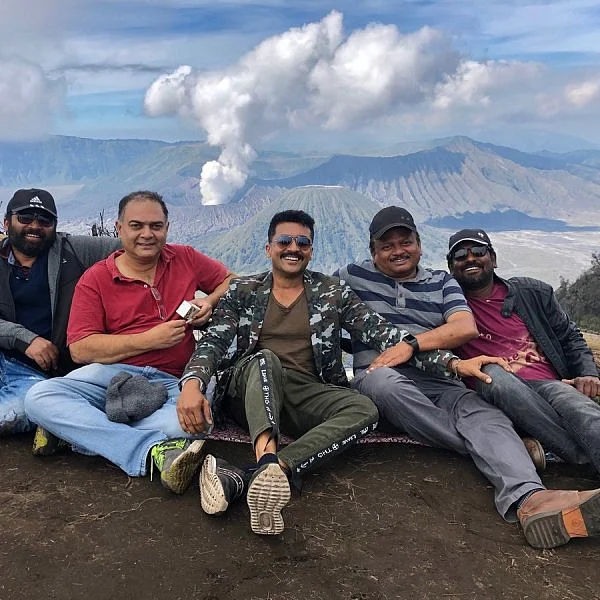 இந்தோனேசியாவின் ஜாவா தீவில் படக்குழு! - இறுதிக்கட்ட படப்பிடிப்பில் `காப்பான்'