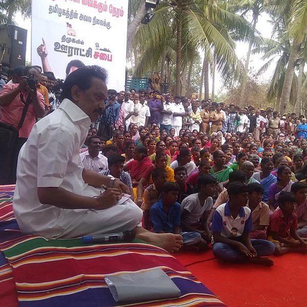 ``மதுக்கடையை மூடுங்கள், அப்பதான் உங்களுக்கு ஓட்டு!"- மு.க.ஸ்டாலினிடம் குமுறிய பெண்கள்