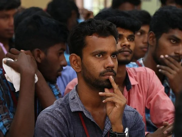 கலை அறிவியல் கல்லூரிகளில் சேர ஜூலை 20 முதல் ஆன்லைனில் விண்ணப்பம்! தமிழக அரசு #NowAtVikatan