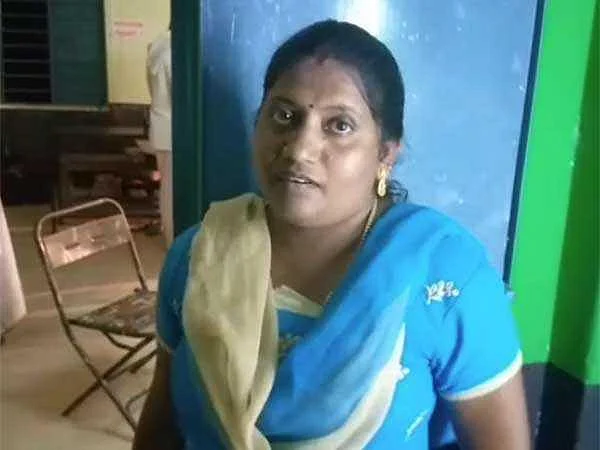 ``சிவகார்த்திகேயனை மட்டும் அனுமதித்தீர்கள்; என்னை ஏன் அனுமதிக்கவில்லை?” -பெண் தர்ணாவால் பரபரப்பு