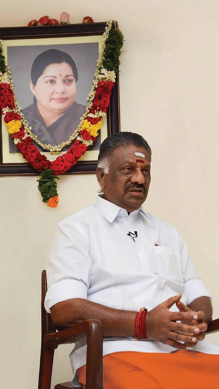 மிஸ்டர் கழுகு: “நிம்மதி போச்சு!” - எடப்பாடி டார்ச்சர்... காசியில் பொங்கிய பன்னீர்