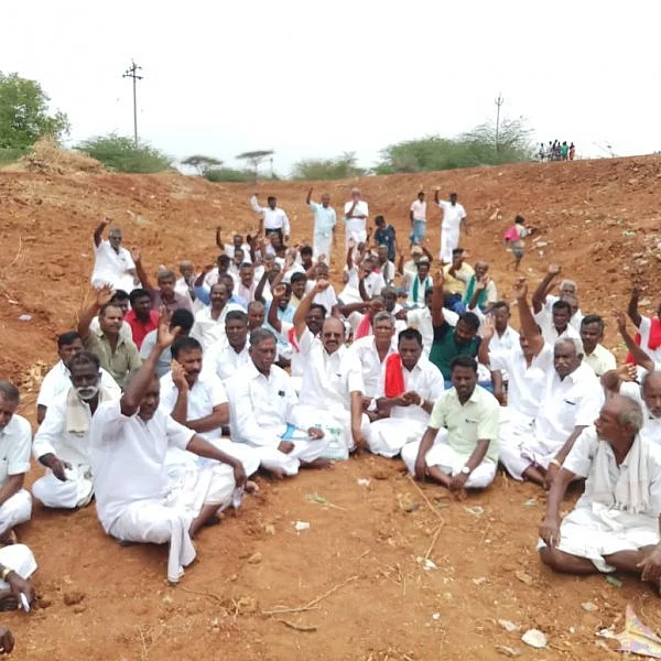 காவிரியில் வெள்ளப்பெருக்கு; கல்லணைக்கு அருகிலேயே காய்ந்துகிடக்கும் கால்வாய்! - வேதனையில் விவசாயிகள்