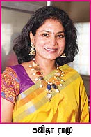 ஒரு கையில் கோப்பு... மறு கையில் அபிநயம்...