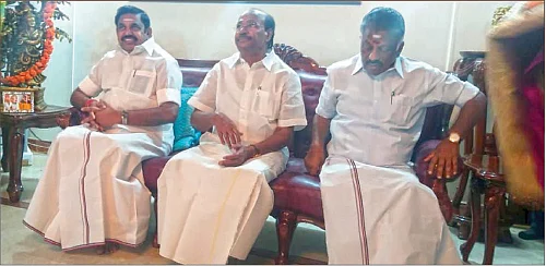 பயமுறுத்தும் பழைய பகை... மறக்காத தொண்டர்கள் - பதறும் ராமதாஸ்!